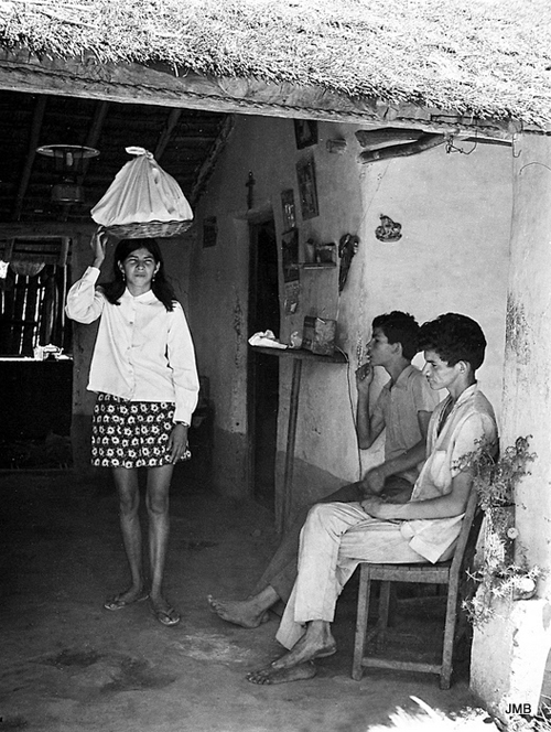 AÑO 1972 - BLANCO Y NEGRO - VIDA CAMPESINA EN PARAGUAY (JOSÉ MARÍA BLANCH)